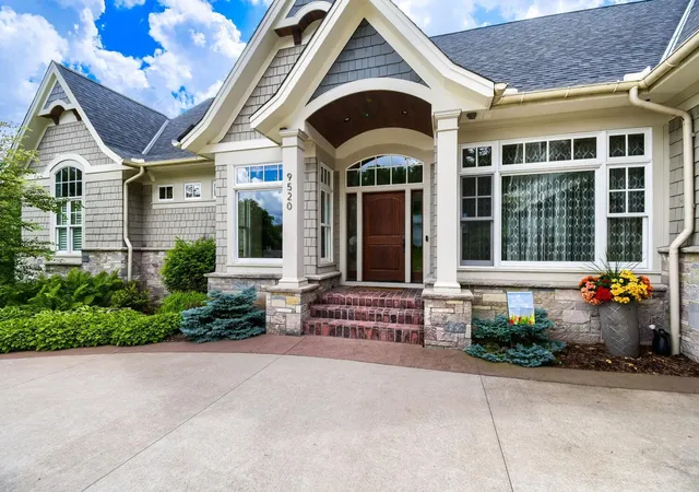 Photo 3 of Sale Pending at 9520 Whistling Valley Trl, Lake Elmo, MN 55042 | MLS# 7108249 | Listing updated on 2026-09-14