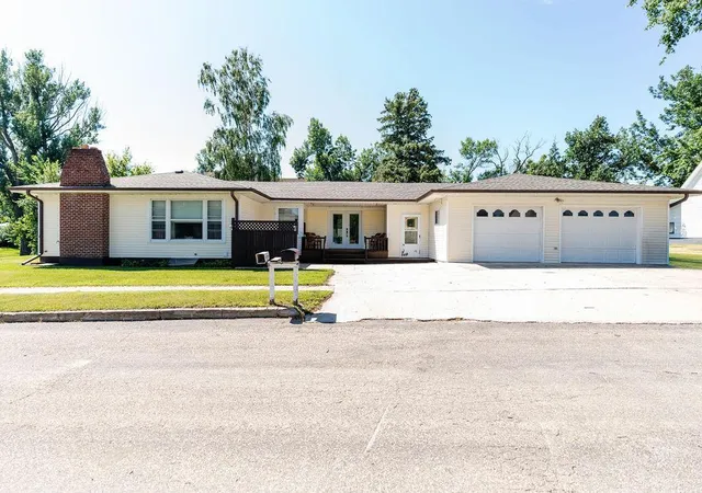 Photo 1 of Single family home for sale at 405 6th Avenue, Edgeley, ND 58433 | MLS# 7108379 | Listing updated on 2026-10-03