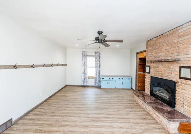 Photo 3 of Single family home for sale at 405 6th Avenue, Edgeley, ND 58433 | MLS# 7108379 | Listing updated on 2026-10-03