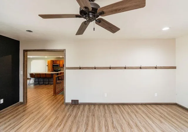 Photo 4 of Single family home for sale at 405 6th Avenue, Edgeley, ND 58433 | MLS# 7108379 | Listing updated on 2026-10-03
