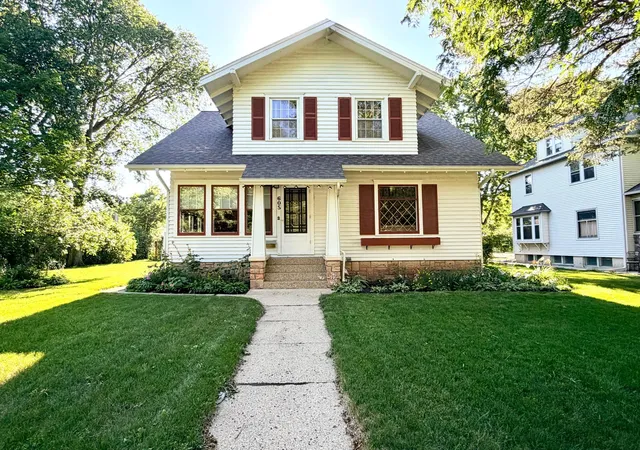 Photo 3 of Sale Pending at 605 Park St, Jackson, MN 56143 | MLS# 7108697 | Listing updated on 2026-09-15