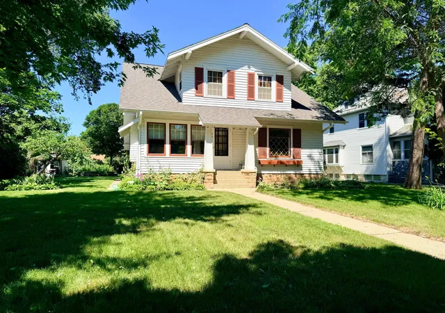 Photo 3 of Sale Pending at 605 Park St, Jackson, MN 56143 | MLS# 7108697 | Listing updated on 2026-09-15