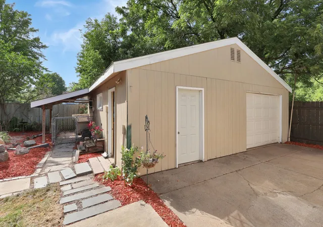 Photo 2 of Single family home for sale at 623 7th St Se, Saint Cloud, MN 56304 | MLS# 7108770 | Listing updated on 2026-09-29