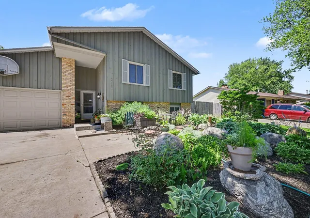 Photo 2 of Sale Pending at 6920 Innsdale Ave S, Cottage Grove, MN 55016 | MLS# 7108813 | Listing updated on 2026-09-22