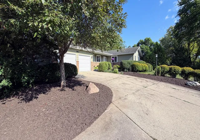 Photo 3 of Single family home for sale at 1308 Prairie St S, Northfield, MN 55057 | MLS# 7109191 | Listing updated on 2026-09-15