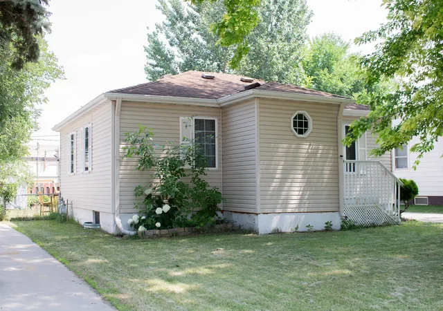 Photo 2 of Single family home for sale at 1522 13 1/2 St S, Fargo, ND 58103 | MLS# 7109267 | Listing updated on 2026-09-14