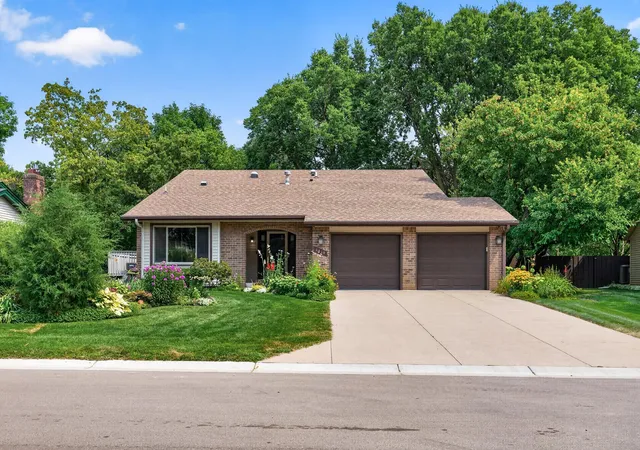 Photo 1 of Single family home for sale at 1810 Howell St N, Saint Paul, MN 55113 | MLS# 7109636 | Listing updated on 2026-09-14