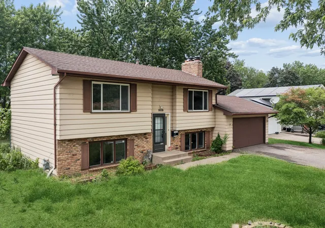 Photo 3 of Single family home for sale at 1613 Lyn Curv Ave N, Minneapolis, MN 55411 | MLS# 7109736 | Listing updated on 2026-09-15