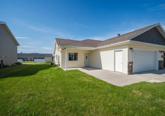 Photo 3 of Townhouse for sale at 1877 Longview Dr, Detroit Lakes, MN 56501 | MLS# 7109882 | Listing updated on 2026-09-15