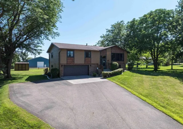 Photo 1 of Single family home for sale at 207 Maple Ave Sw, Elysian, MN 56028 | MLS# 7110333 | Listing updated on 2026-09-15