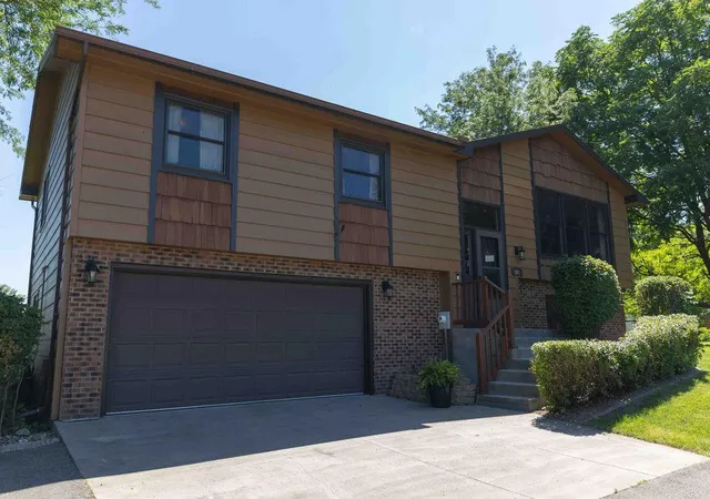 Photo 3 of Single family home for sale at 207 Maple Ave Sw, Elysian, MN 56028 | MLS# 7110333 | Listing updated on 2026-09-15