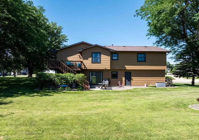 Photo 3 of Single family home for sale at 207 Maple Ave SW, Elysian, MN 56028 | MLS# 7110333 | Listing updated on 2026-09-15