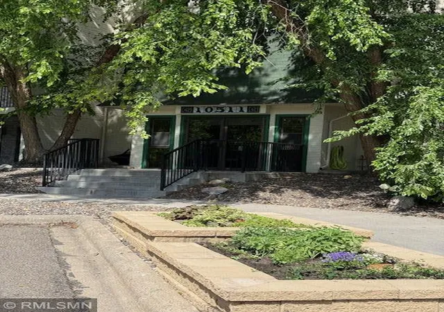 Listing Photo 2 - Condo for sale in building located at 10511 Cedar Lake Rd, Minnetonka, MN 55305 - Unit #309