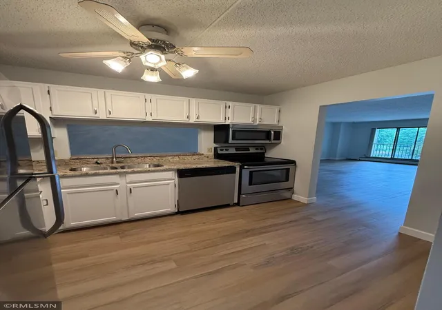 Listing Photo 4 - Condo for sale in building located at 10511 Cedar Lake Rd, Minnetonka, MN 55305 - Unit #309