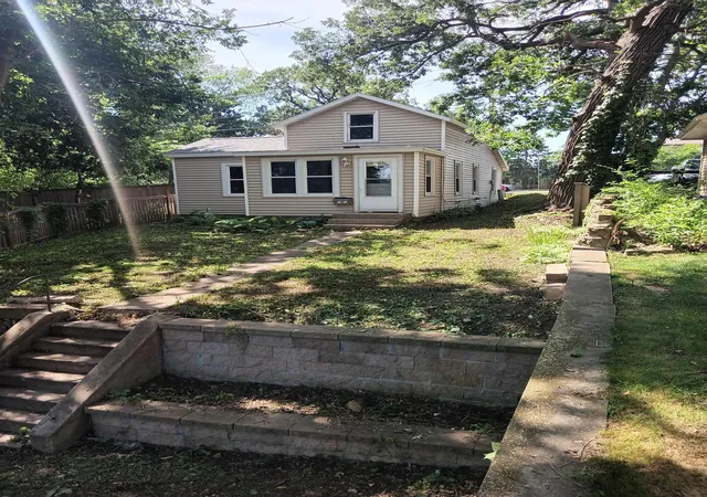 Photo 2 of Sale Pending at 204 3rd Street E, Hastings, MN 55033 | MLS# 7110645 | Listing updated on 2026-09-11