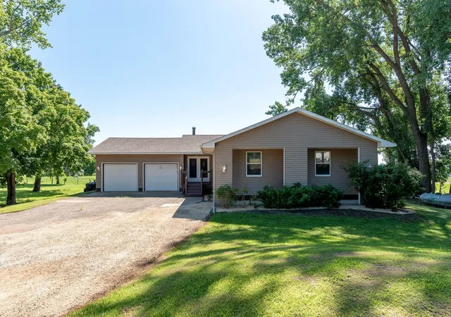 Photo 2 of Sale Pending at 33385 Sibley Hts Ln, Le Sueur, MN 56058 | MLS# 7111020 | Listing updated on 2026-09-22