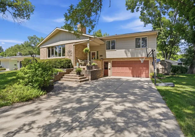 Photo 1 of Single family home for sale at 920 Meadow Ln, Willmar, MN 56201 | MLS# 7111118 | Listing updated on 2026-09-14