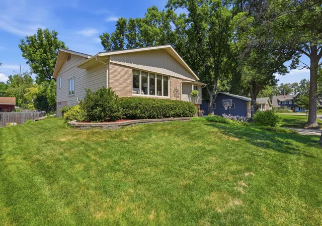 Photo 4 of Single family home for sale at 920 Meadow Ln, Willmar, MN 56201 | MLS# 7111118 | Listing updated on 2026-09-28