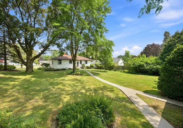 Photo 3 of Single family home for sale at 2464 Holloway Ave E, Saint Paul, MN 55109 | MLS# 7111134 | Listing updated on 2026-09-15