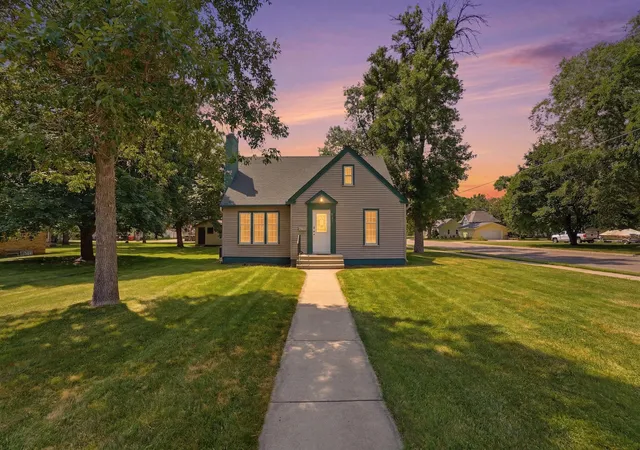 Photo 1 of Sale Pending at 1002 Cedar St, Alexandria, MN 56308 | MLS# 7111158 | Listing updated on 2026-10-01