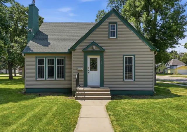 Photo 2 of Sale Pending at 1002 Cedar St, Alexandria, MN 56308 | MLS# 7111158 | Listing updated on 2026-10-01