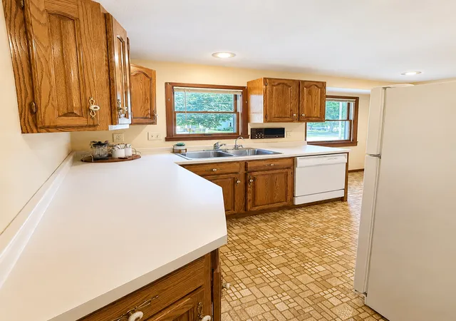 Photo 3 of Single family home for sale at 172 Charles Ave, Red Wing, MN 55066 | MLS# 7111287 | Listing updated on 2026-09-11