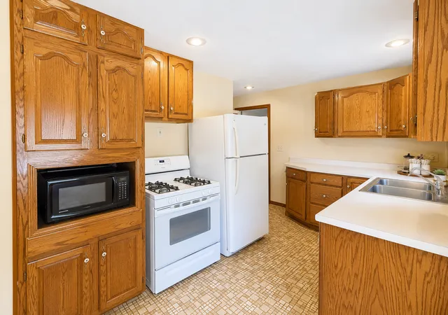 Photo 3 of Single family home for sale at 172 Charles Ave, Red Wing, MN 55066 | MLS# 7111287 | Listing updated on 2026-09-11