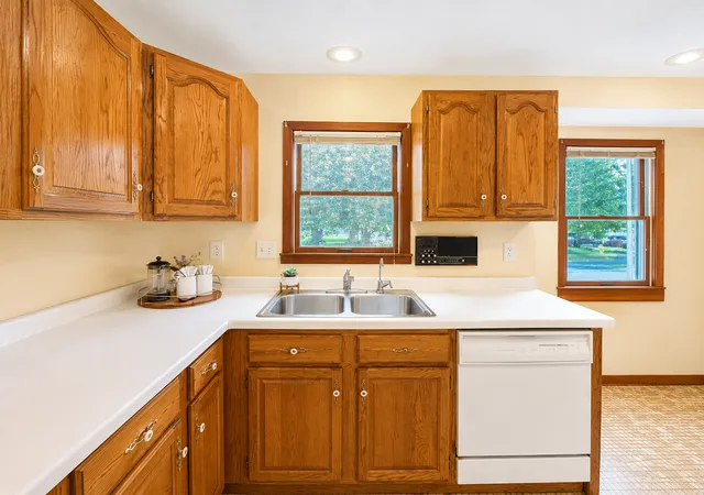 Photo 4 of Single family home for sale at 172 Charles Ave, Red Wing, MN 55066 | MLS# 7111287 | Listing updated on 2026-09-11