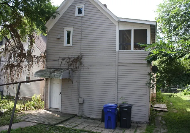 Photo 4 of House for sale at 833 3rd Street E, Saint Paul, MN 55106 | MLS# 7111352 | Listing updated on 2026-09-14
