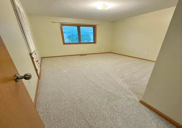Photo 2 of Townhouse for sale at 939 Mayvis Blvd, Mankato, MN 56001 | MLS# 7111429 | Listing updated on 2026-09-12