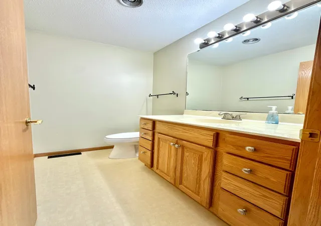 Photo 3 of Townhouse for sale at 939 Mayvis Blvd, Mankato, MN 56001 | MLS# 7111429 | Listing updated on 2026-09-12