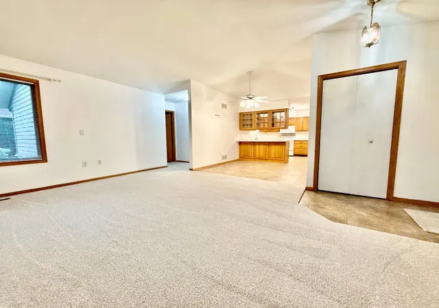 Photo 4 of Townhouse for sale at 939 Mayvis Blvd, Mankato, MN 56001 | MLS# 7111429 | Listing updated on 2026-10-01