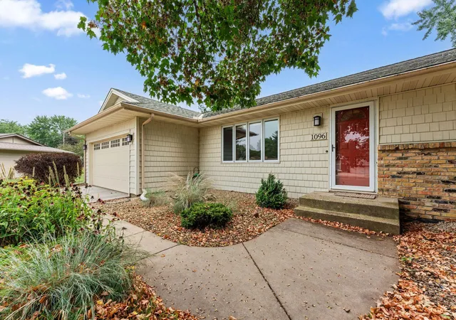 Photo 2 of Sale Pending at 1096 Rome Ct, Saint Paul, MN 55124 | MLS# 7111814 | Listing updated on 2026-09-14