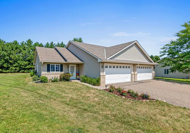 Photo 3 of Townhouse for sale at 305 Wildwood Cir, Roberts, WI 54023 | MLS# 7111827 | Listing updated on 2026-09-15