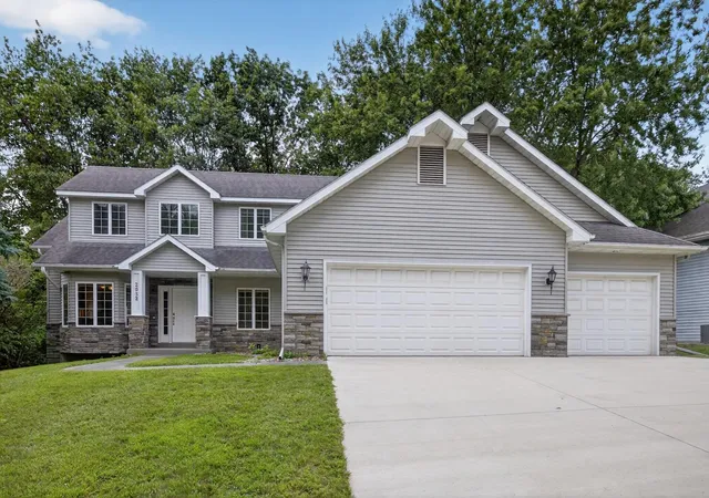 Photo 1 of Single family home for sale at 2032 Fox Valley Dr Sw, Rochester, MN 55902 | MLS# 7111858 | Listing updated on 2026-09-14