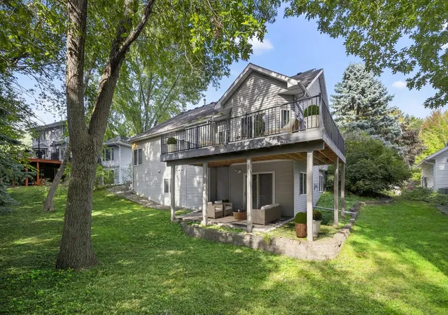 Photo 2 of Single family home for sale at 2032 Fox Valley Dr Sw, Rochester, MN 55902 | MLS# 7111858 | Listing updated on 2026-09-14