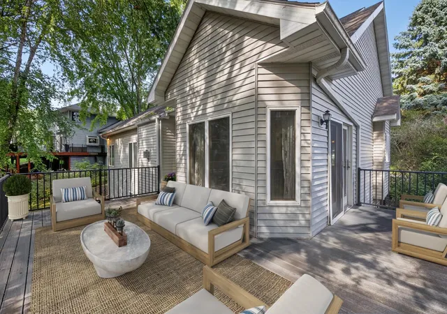 Photo 3 of Single family home for sale at 2032 Fox Valley Dr Sw, Rochester, MN 55902 | MLS# 7111858 | Listing updated on 2026-09-14