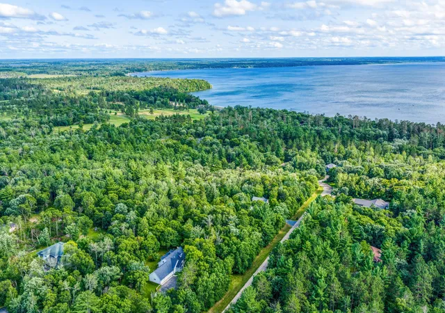 Photo 4 of Single family home for sale at 8022 White Oak St NE, Bemidji, MN 56601 | MLS# 7111993 | Listing updated on 2026-10-07