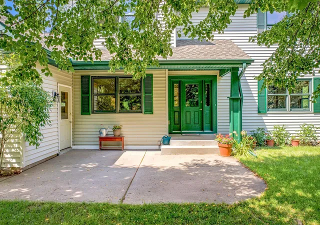 Photo 4 of Single family home for sale at 844 Moonbeam Rd W, Hudson, WI 54016 | MLS# 7112010 | Listing updated on 2026-09-11