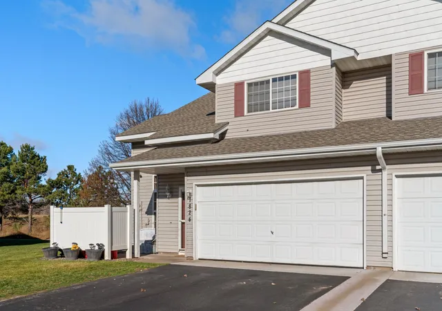 Photo 3 of Single family home for sale at 1824 Bridgewater Blvd S, Cambridge, MN 55008 | MLS# 7112193 | Listing updated on 2026-09-14