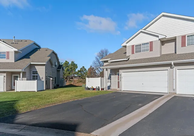 Photo 3 of Single family home for sale at 1824 Bridgewater Blvd S, Cambridge, MN 55008 | MLS# 7112193 | Listing updated on 2026-09-14