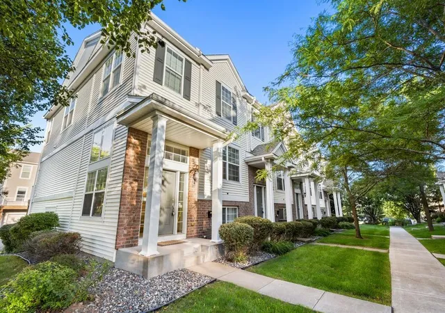 Photo 1 of Single family home for sale at 899 Ledgestone Dr, Saint Paul, MN 55115 | MLS# 7112308 | Listing updated on 2026-09-12