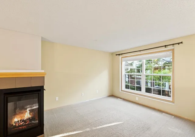 Photo 3 of Single family home for sale at 899 Ledgestone Dr, Saint Paul, MN 55115 | MLS# 7112308 | Listing updated on 2026-09-12