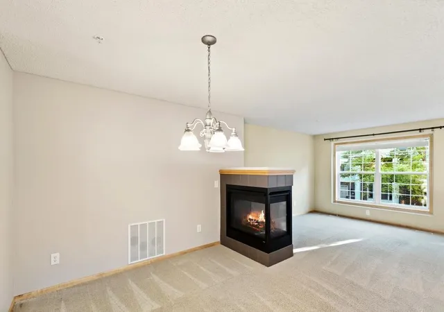 Photo 4 of Single family home for sale at 899 Ledgestone Dr, Saint Paul, MN 55115 | MLS# 7112308 | Listing updated on 2026-09-12