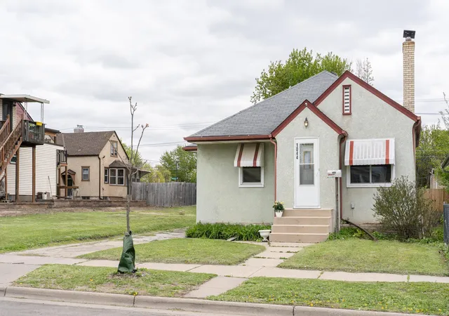 Photo 1 of Sale Pending at 1044 Cumberland St, Saint Paul, MN 55117 | MLS# 7112353 | Listing updated on 2026-09-22