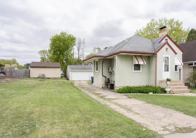Photo 2 of Sale Pending at 1044 Cumberland St, Saint Paul, MN 55117 | MLS# 7112353 | Listing updated on 2026-09-22