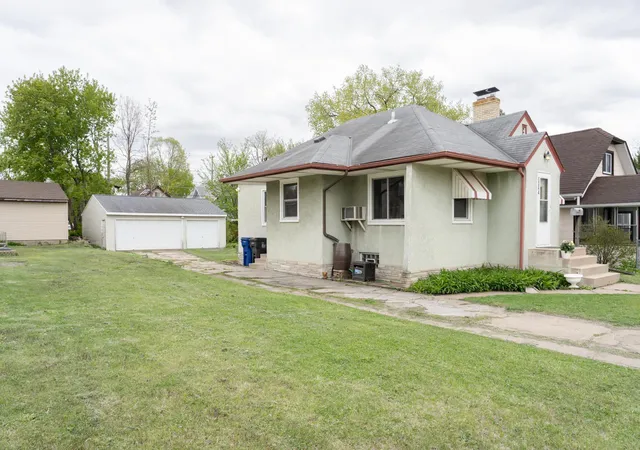 Photo 3 of Sale Pending at 1044 Cumberland St, Saint Paul, MN 55117 | MLS# 7112353 | Listing updated on 2026-09-22