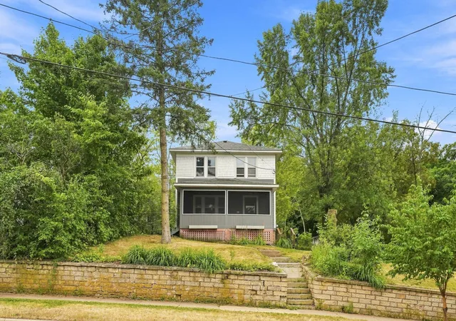 Photo 1 of Single family home for sale at 816 Vine St, Hudson, WI 54016 | MLS# 7112365 | Listing updated on 2026-09-12