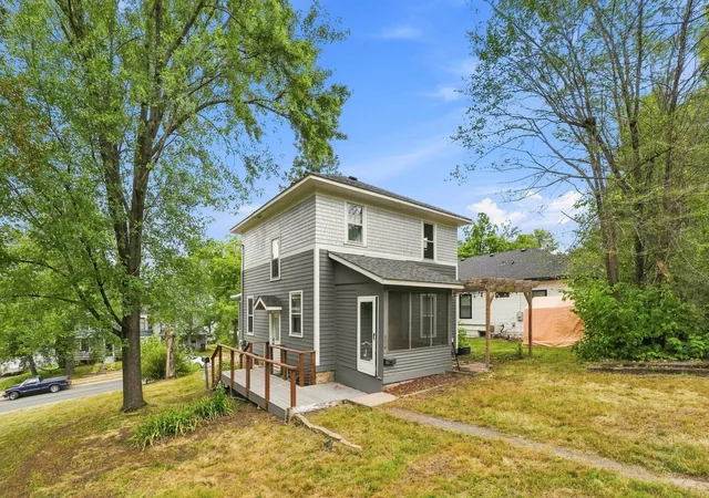 Photo 2 of Single family home for sale at 816 Vine St, Hudson, WI 54016 | MLS# 7112365 | Listing updated on 2026-09-12