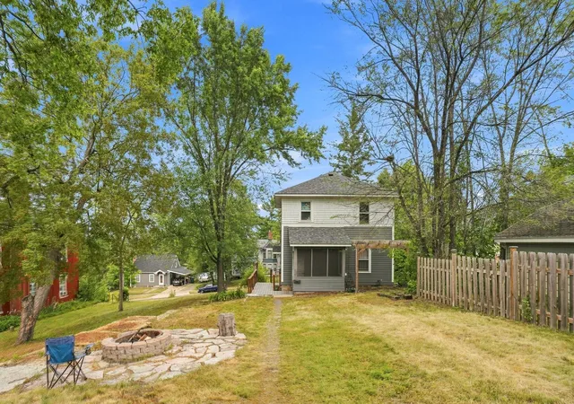 Photo 3 of Single family home for sale at 816 Vine St, Hudson, WI 54016 | MLS# 7112365 | Listing updated on 2026-09-12